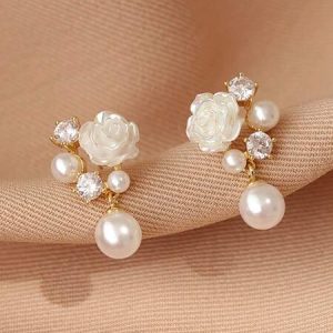 1 Elegant And Gentle Camellia Earring, Suitable For Women To Wear In Daily Life, Banquets, Weddings, Outings, Travel, Photography And Other Occasions, As A Gift For Girlfriends, Best Friends, And Mothers Gold