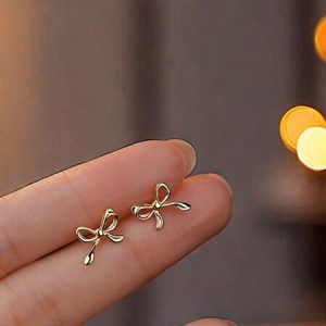 1 Pair Of Simple Bow Knot Stud Earrings Suitable For Women Daily Wear Gold